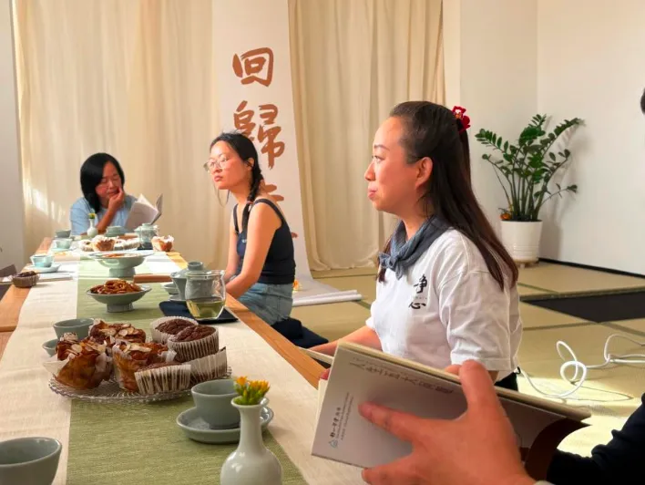 一杯清茶， 一场共读｜看见幸福真正的模样